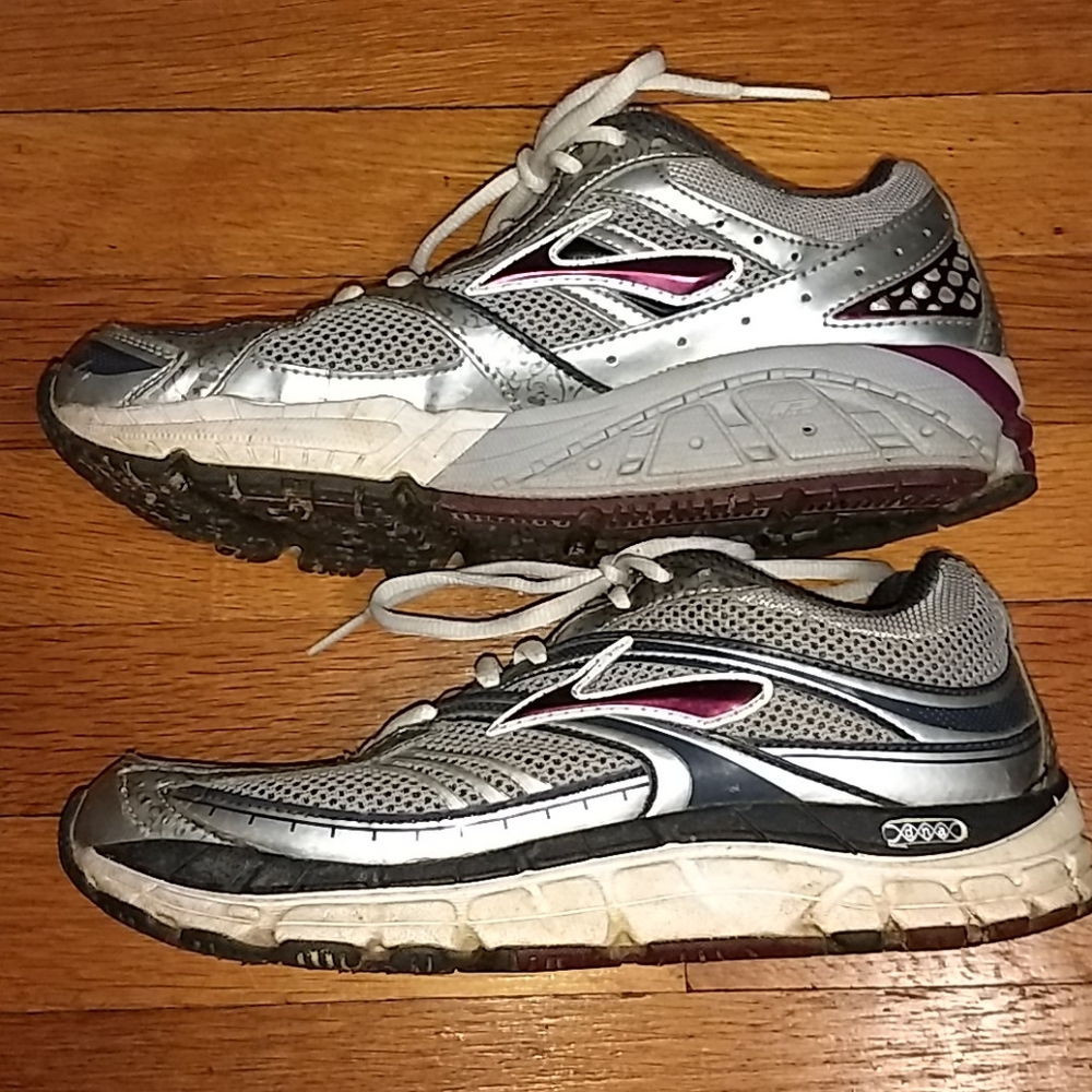 Brooks Addiction 10th Edition Size 9 - Picture 2 of 6